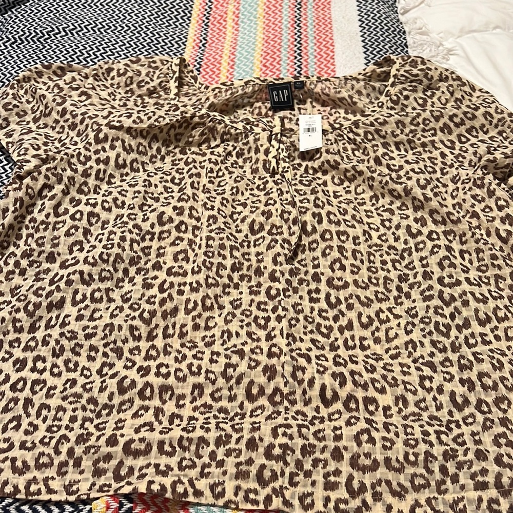 Gap top NWT XL